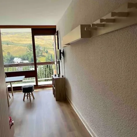 Au Pied Des Pistes -
